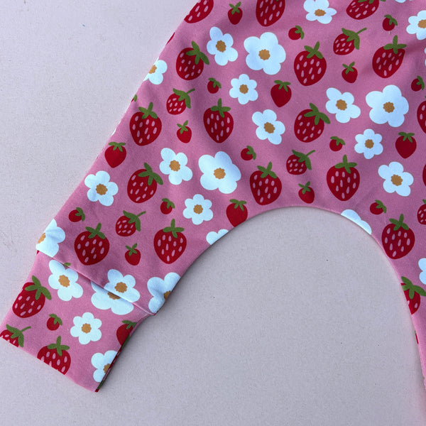 Strawberry market baby leggings
