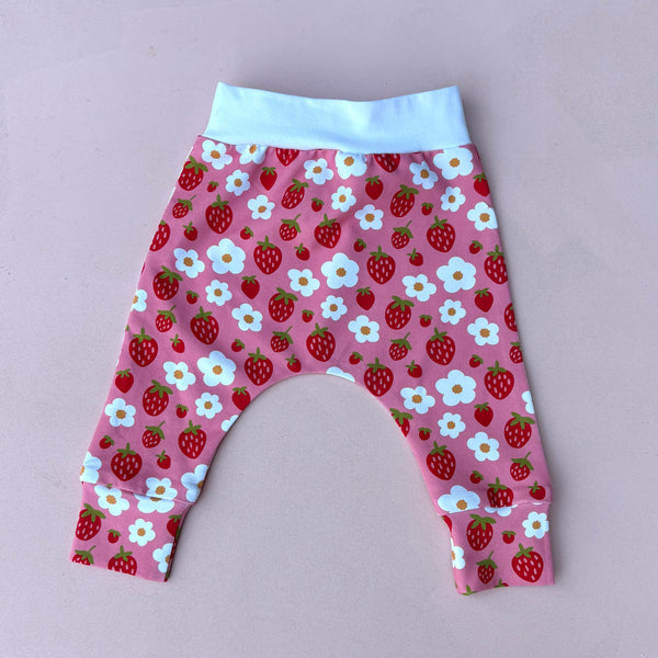 Strawberry market baby leggings